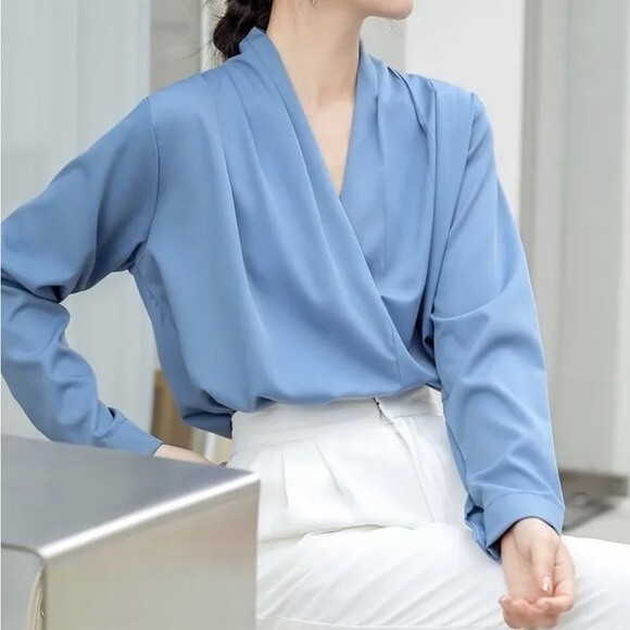 ZOA New York Blue long sleeve wrap top size medium - Picture 1 of 6